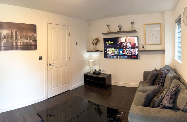 Cosy 3 Bedroom Apartment Close to Old Trafford, Media City & The Trafford Centre