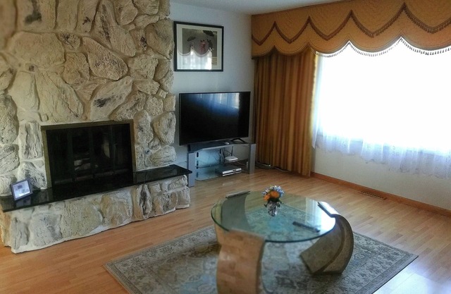 Cosy 4 Bdr. House with Spacious Yard