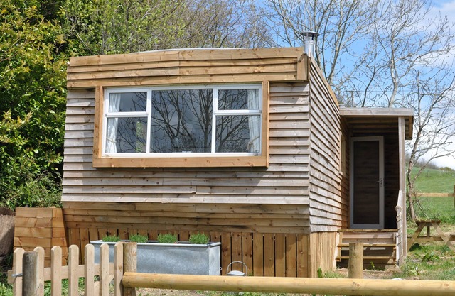 Cosy and rural Lodge at Goldhill Glamping