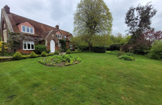 Cosy and warm old school country house surrounded by countryside and walks