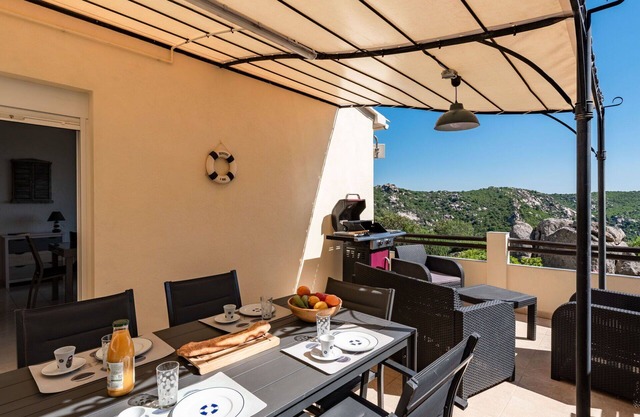 Cosy apartment for 4 guests with WIFI, A/C and terrace