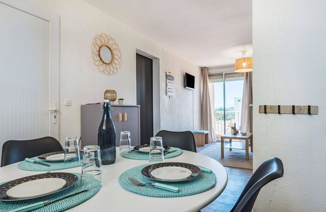 Cosy apartment for 4 guests with A/C, WIFI, TV, balcony and pets allowed