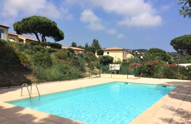 Cosy apartment for 6 guests with WIFI, pool, terrace and parking
