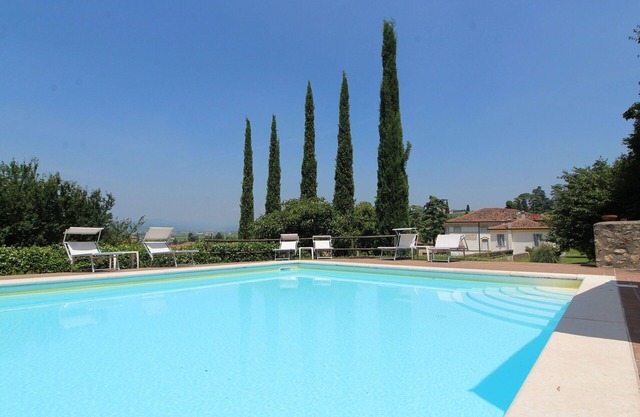 Cosy apartment for 8 people with A/C, pool, WIFI and TV, close to Verona