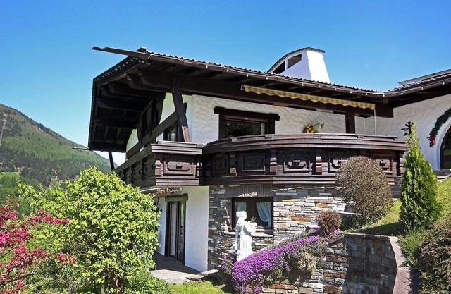 Cosy apartment for 5 guests with TV, terrace, panoramic view and parking