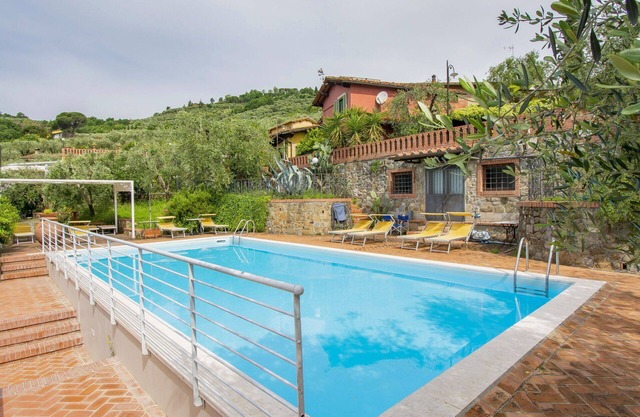 Cosy apartment for 3 guests with WIFI, hot tub, pool, TV, patio, pets allowed and parking