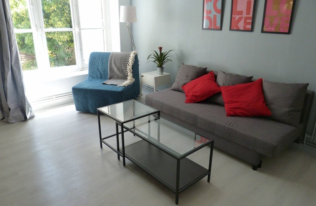 Cosy apartment 10 minutes from Chambord. Near CNPE and Mer warehouses.