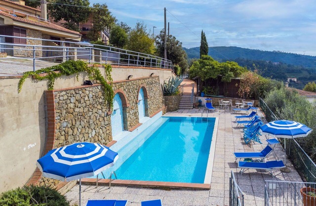 Cosy apartment for 4 guests with pool, WIFI, TV, terrace, pets allowed, panoramic view and parking