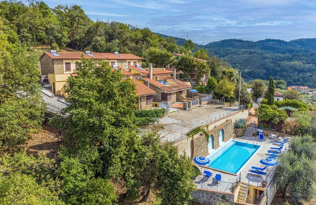 Cosy apartment for 4 people with pool, WIFI, balcony, pets allowed, panoramic view and parking
