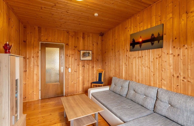 Cosy apartment for 14 people with WIFI, TV, patio and parking