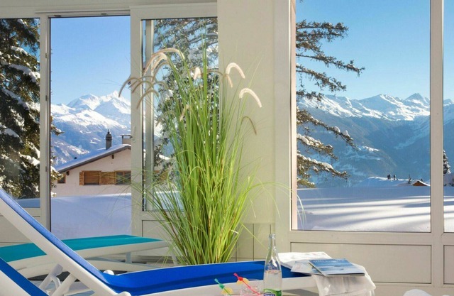 Cosy apartment for 2 guests with WIFI, pool, hot tub, TV, balcony, pets allowed and parking