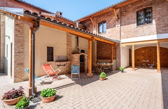 Cosy apartment for 3 people with WIFI, TV, patio, pets allowed and parking