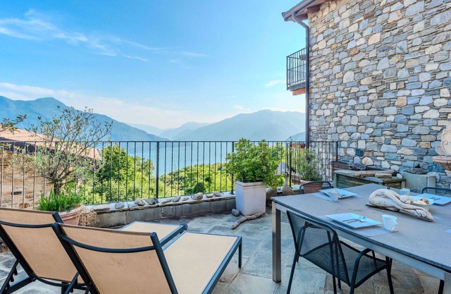 Cosy apartment for 3 people with WIFI, TV, terrace and panoramic view