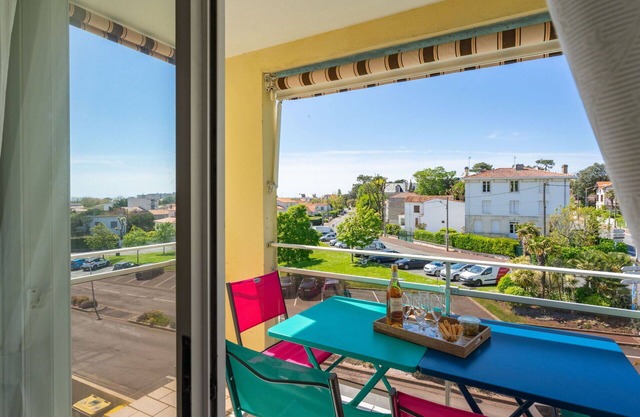 Cosy apartment for 4 people with WIFI, TV, balcony, pets allowed and parking