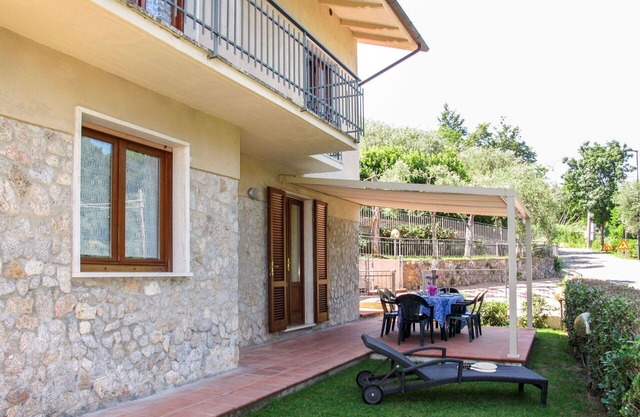 Cosy apartment for 5 guests with WIFI, TV, terrace and parking
