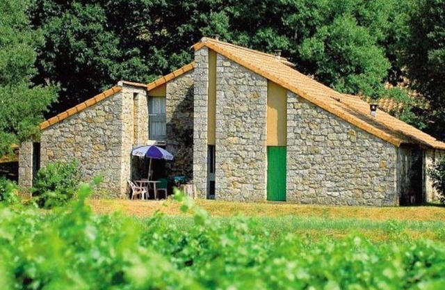 Cosy apartment for 6 guests with pool, WIFI, TV, terrace and pets allowed