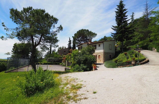Cosy apartment for 6 guests with WIFI, pool, panoramic view and parking, close to San Gimignano