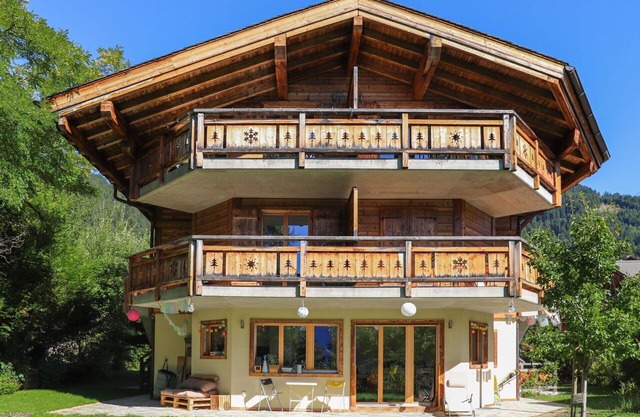 Cosy apartment for 6 guests with hot tub, WIFI and balcony