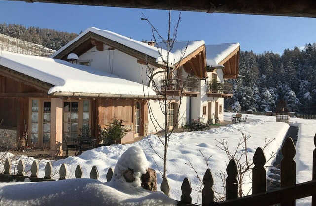 Cosy apartment for 6 people with WIFI, TV, terrace, pets allowed and parking