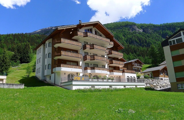 Cosy apartment for 8 guests with hot tub, WIFI, TV and balcony