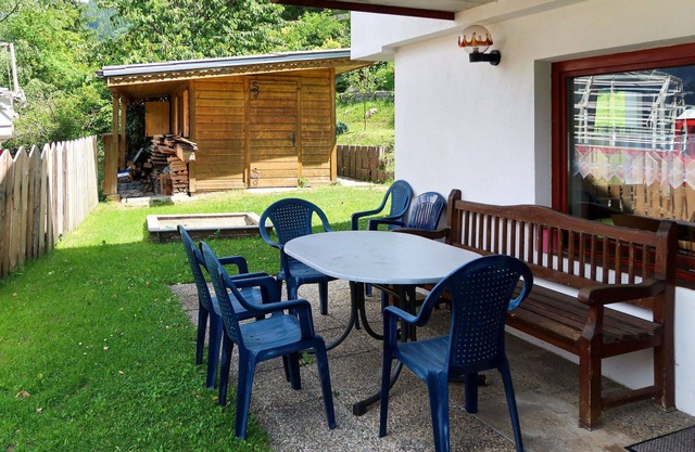 Cosy apartment for 9 guests with WIFI, TV, terrace and parking