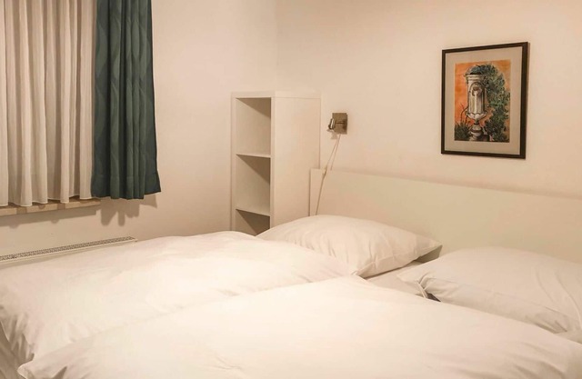 Cosy apartment for 10 people with WIFI, TV, terrace, pets allowed and parking