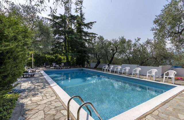 Cosy apartment for 4 people with WIFI, pool, pets allowed, panoramic view and parking
