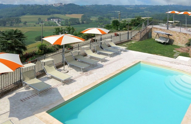 Cosy apartment for 4 guests with A/C, WIFI, pool, TV, patio and pets allowed