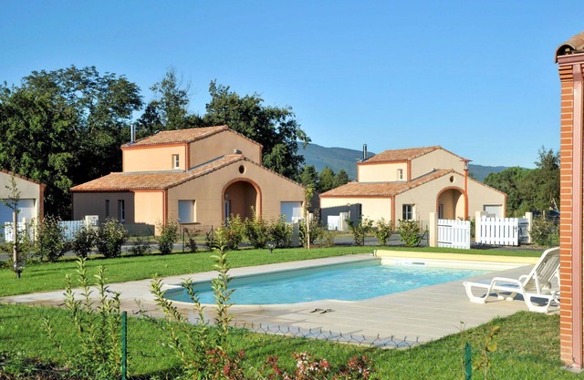 Cosy apartment in villa for 8 guests with private pool, TV, terrace, pets allowed and parking
