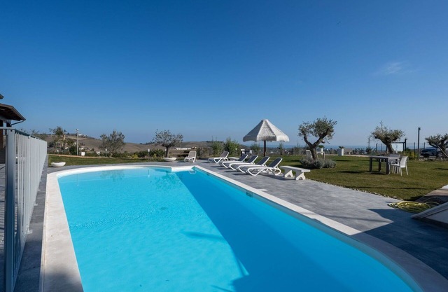 Cosy apartment in villa for 4 guests with WIFI, pool, A/C, TV, patio and pets allowed