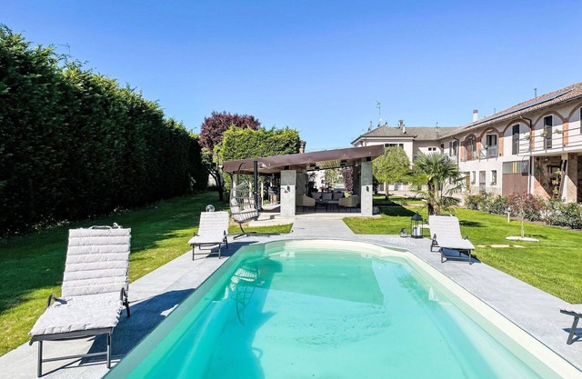 Cosy apartment for 4 people with pool, WIFI, TV, patio and pets allowed