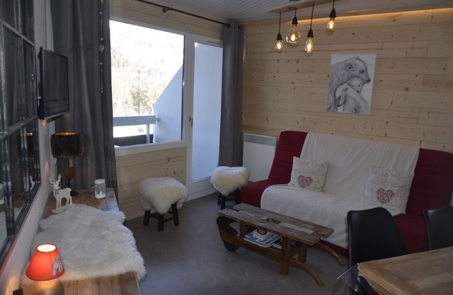 Cosy apartment, private basement and outdoor parking, 100m from the slopes