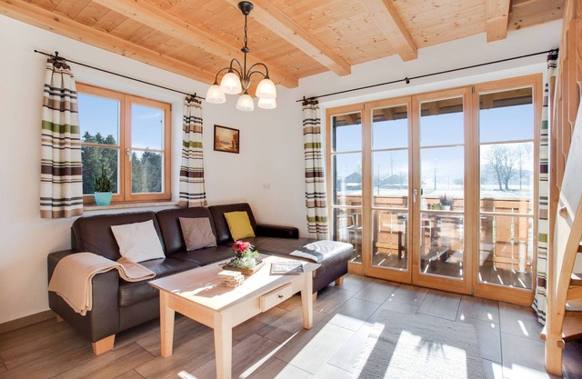 Cosy Apartment "Seeblick" with Garden, Terrace & Wi-Fi