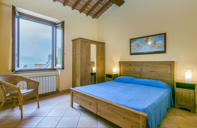 Cosy apartment with WIFI, pool, TV, terrace, pets allowed, panoramic view and parking