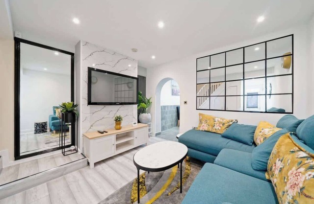 Cosy Clean Home Near Central London