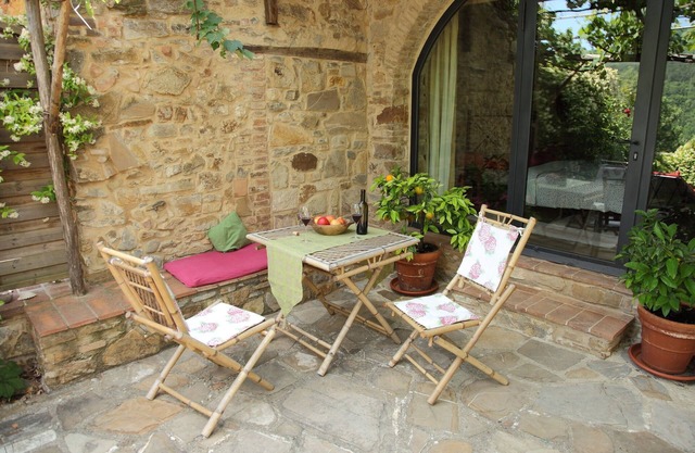Cosy & Comfy Apartment with private Terrace, Pool and Garden