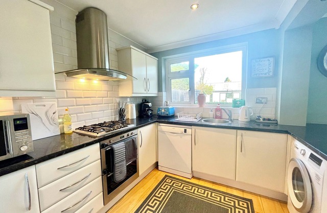Cosy & Convenient 4 Bedroom House in Bishops Stortford, near Stansted Airport.