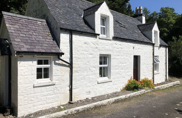 Cosy cottage, ideally located for exploring Skye and Lochalsh