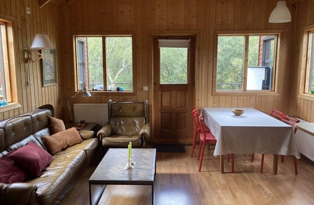 Cosy cottage close to natural pearls with hot tub – stars and northern lights!
