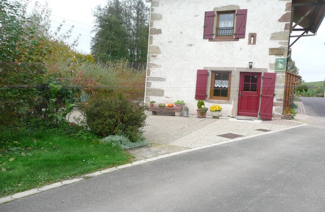 Cosy Cottage with Fireplace, Terrace & River View - Near Vittel Spa Towns