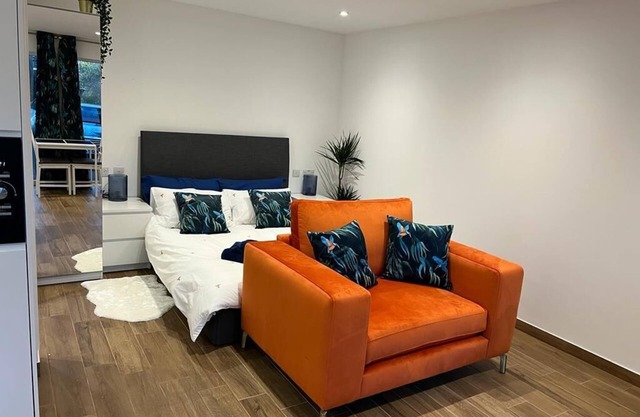 Cosy detached Annexe with off street parking