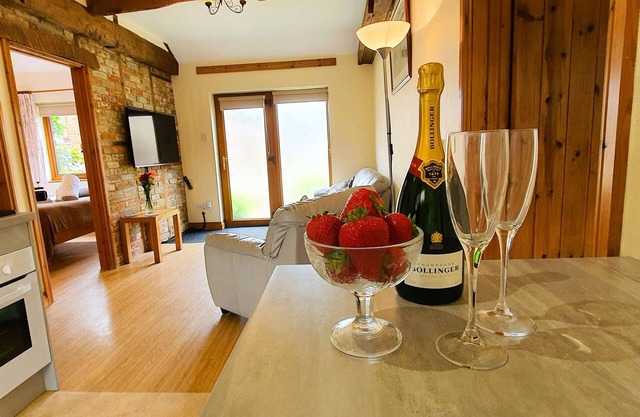 Cosy Dog-Friendly Cottage, Hot Tub & Enclosed Garden – The Victorian Barn Dorset