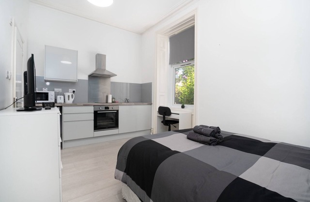 Cosy fully equipped Studio 3, close to University