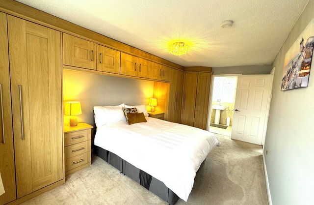 Cosy Guest House, Langley, Slough.