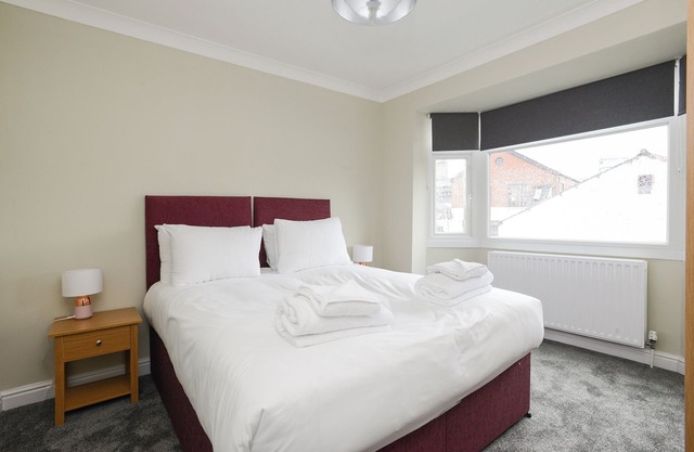 Cosy home available w/FREE Parking & WiFi, Beeston