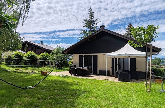 Cosy house between Lake Geneva and the mountains
