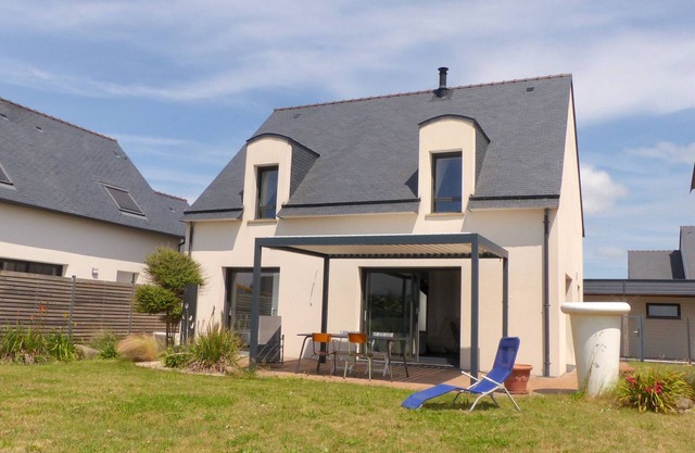 Cosy house close to Etel town centre