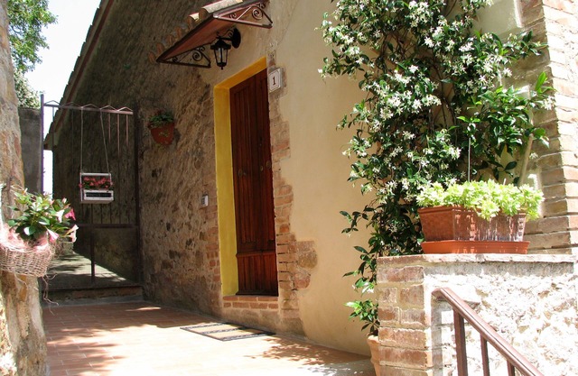 Cosy house in medieval hilltop village in Tuscany