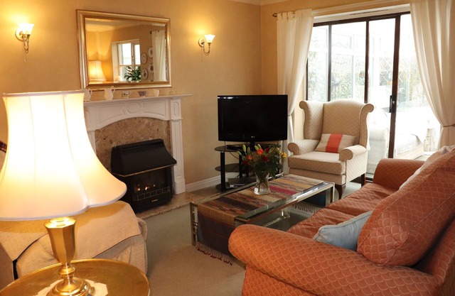 Cosy House Lovely Conservatory