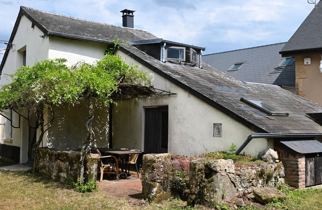 Cosy houses on beautiful plot in Saône-et-Loire